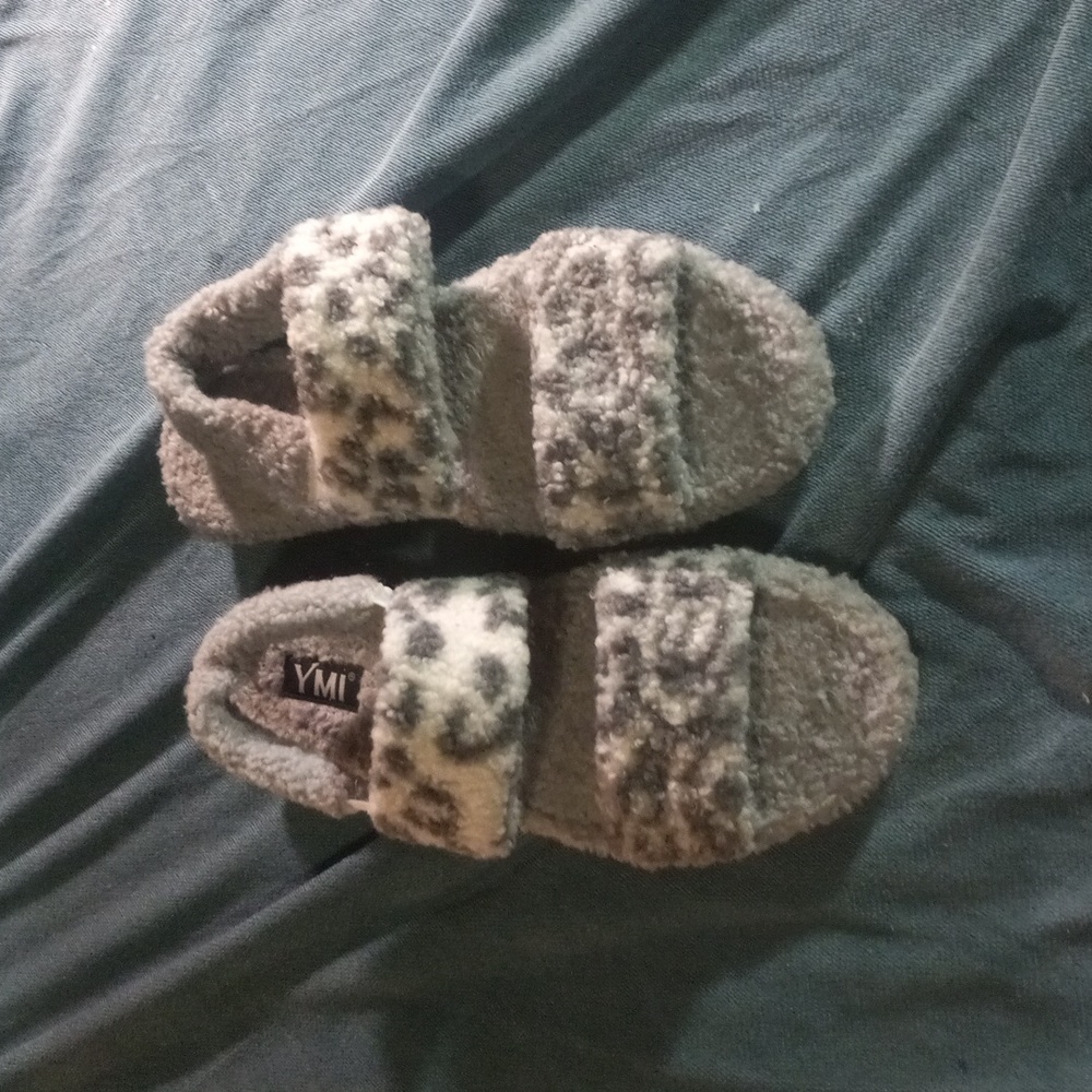 YMI Fuzzy Snow Leopard Slippers
